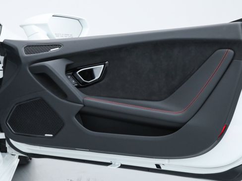 Used 2024 Lamborghini Huracan EVO image 17