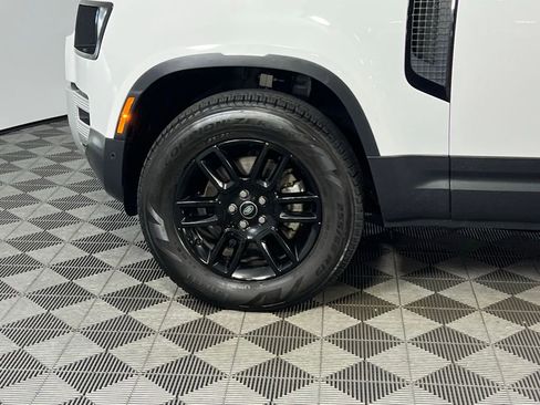 Used 2024 Land Rover Defender 90 S image 13