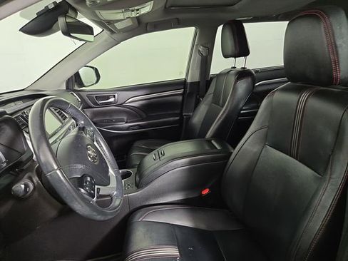 Used 2019 Toyota Highlander SE image 13
