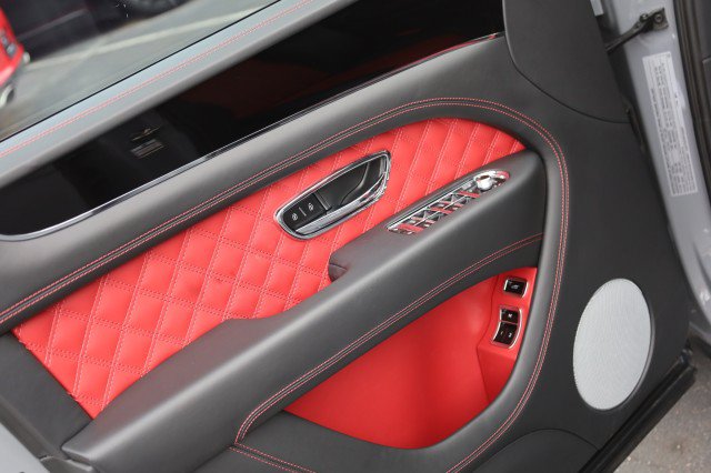Used 2023 Bentley Bentayga AWD/4WD image 22
