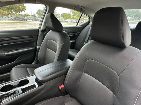 Used 2024 Nissan Altima 2.5 SV image 14