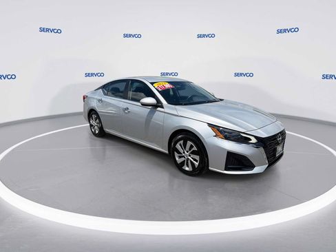Used 2023 Nissan Altima 2.5 S FWD image 2