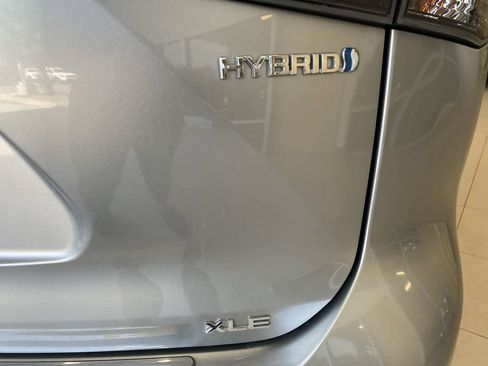 Used 2023 Toyota Highlander XLE AWD/4WD image 12