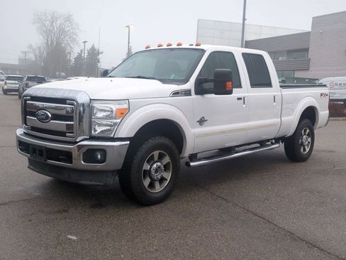 Used 2011 Ford F350 Lariat w/ Lariat Interior Pkg image 4