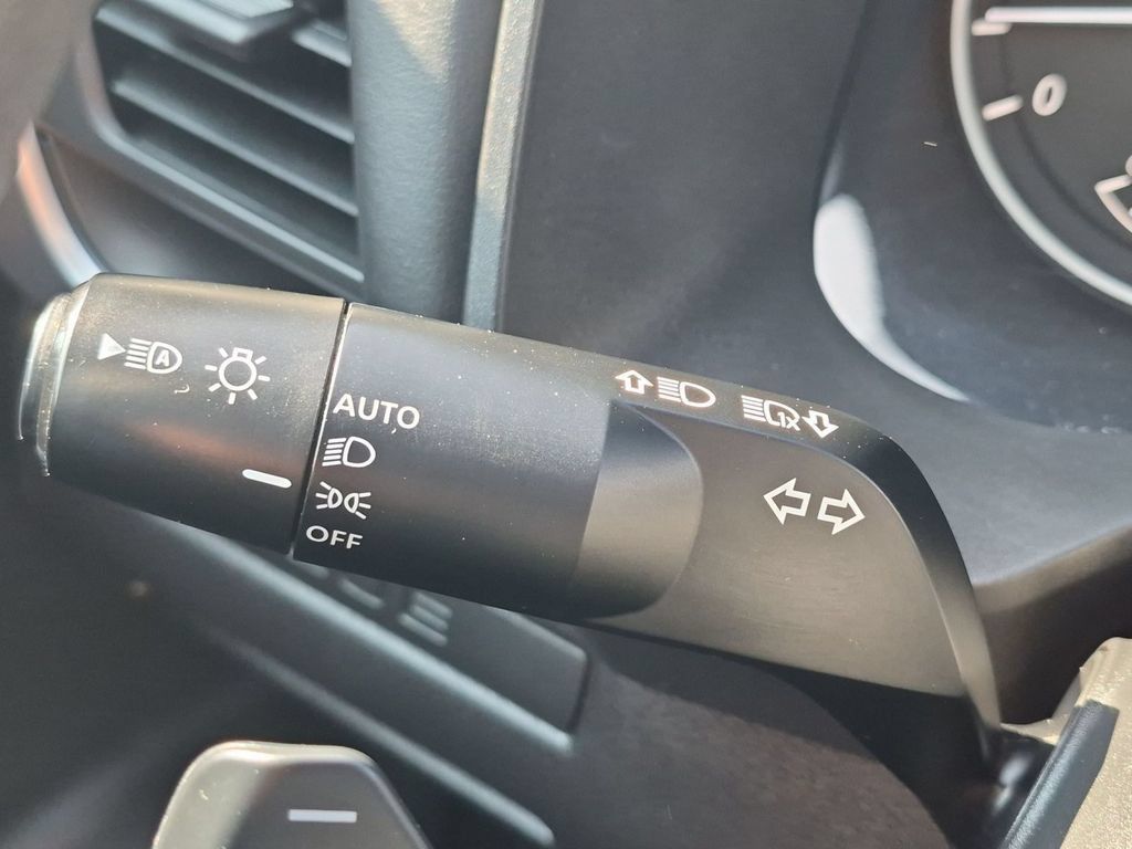 Used 2024 Nissan Rogue S AWD/4WD image 20