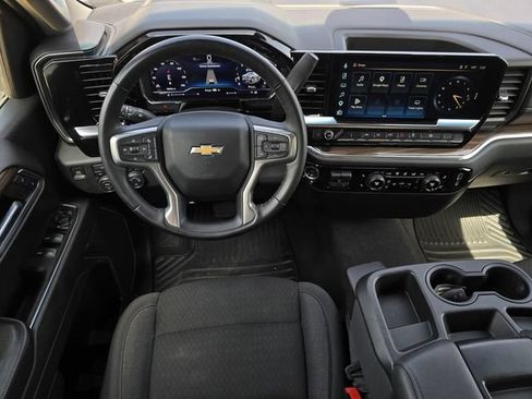 Used 2025 Chevrolet Silverado 1500 LT AWD/4WD image 14