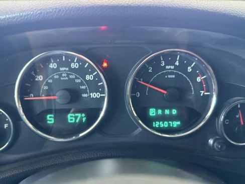 Used 2015 Jeep Wrangler Unlimited Sahara w/ Dual Top Group AWD/4WD image 9