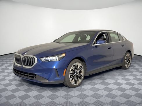 Used 2026 BMW 530i RWD image 1