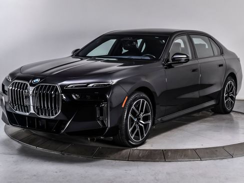 Used 2023 BMW i7 xDrive60 AWD/4WD image 2