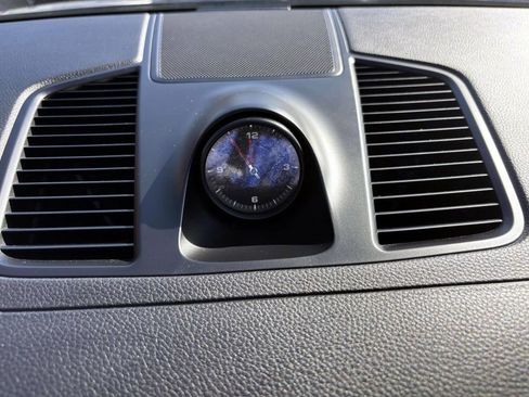 Certified 2022 Porsche Cayenne Platinum Edition image 37