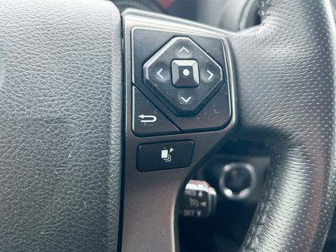 Used 2017 Toyota Tacoma TRD Off-Road image 24