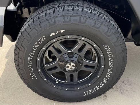 Used 2017 Jeep Wrangler Sport w/ Quick Order Package 24S AWD/4WD image 10