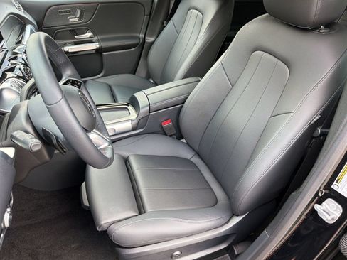 Used 2025 Mercedes-Benz GLB 250 image 5