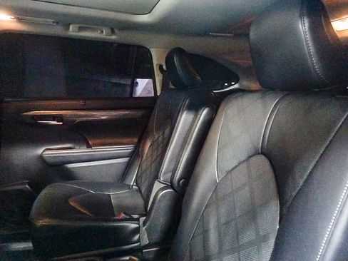 Used 2023 Toyota Highlander Platinum AWD/4WD image 20