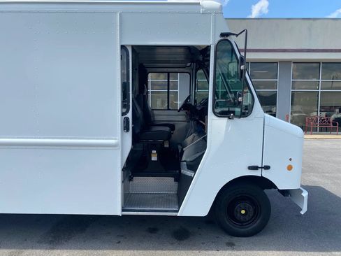 Used 2017 Ford E-350 and Econoline 350 Super Duty w/ A/C Prep Package RWD image 14