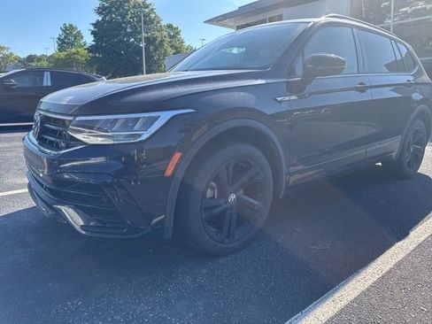 Used 2023 Volkswagen Tiguan SE R-Line FWD image 5