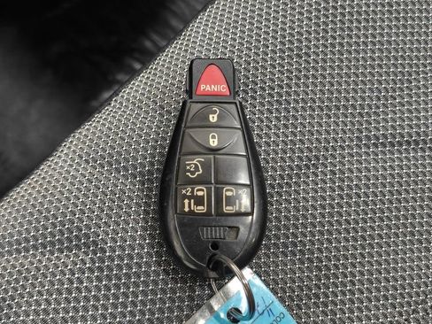 Used 2012 Dodge Grand Caravan SXT FWD image 12