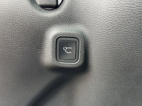 New 2025 Jeep Compass Latitude w/ Sun & Sound Group image 9