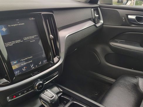 Used 2020 Volvo S60 T5 Momentum image 23