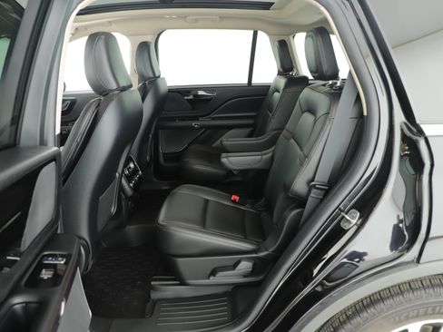 Used 2023 Lincoln Aviator 2WD w/ Premium Package image 8