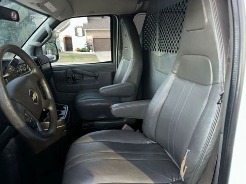Used 2017 Chevrolet Express 2500 image 12