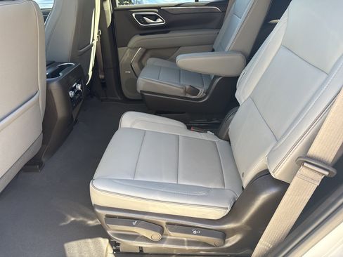 Used 2023 GMC Yukon SLT w/ SLT Premium Package image 23