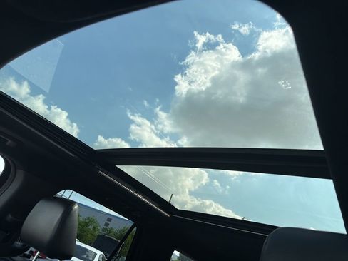 Used 2021 Ford Expedition XLT image 17