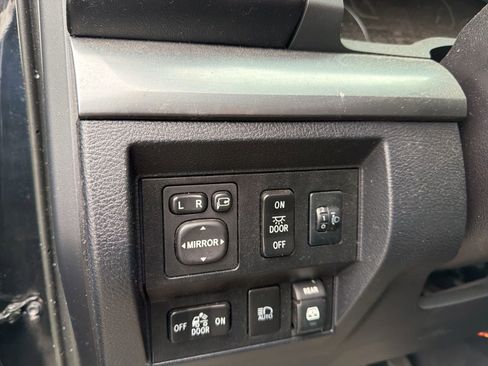 Used 2018 Toyota Tundra Platinum image 14