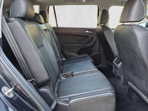 Used 2022 Volkswagen Tiguan SE w/ Panoramic Sunroof Package FWD image 21