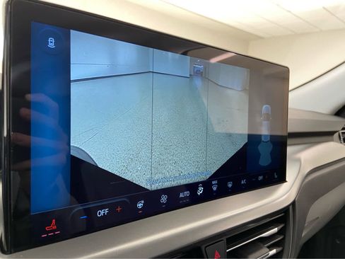 Used 2025 Ford Escape SE image 36