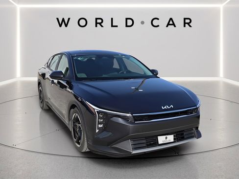 Used 2025 Kia K4 EX image 1