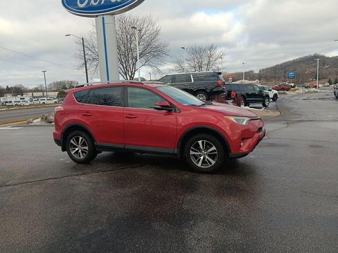 Used 2017 Toyota RAV4 XLE image 3