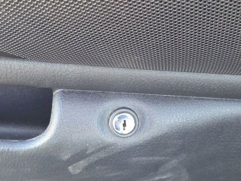 Used 2003 Ford Thunderbird image 26