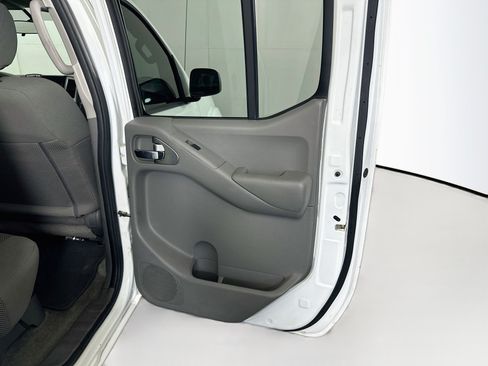 Used 2015 Nissan Frontier SV RWD image 26