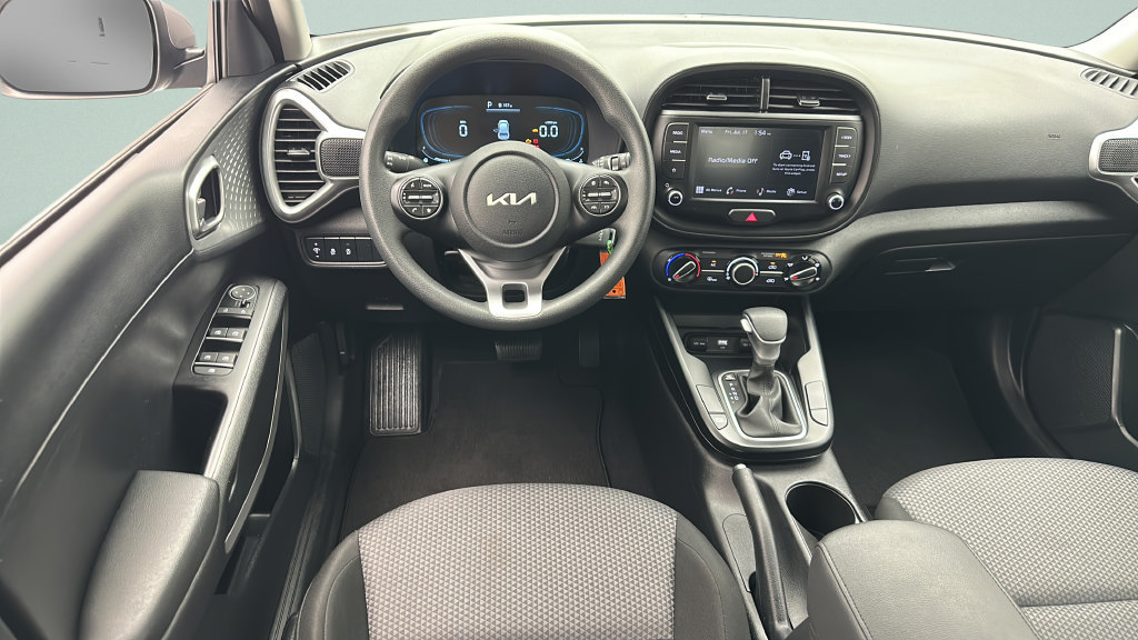 Used 2025 Kia Soul LX w/ LX Technology Package FWD image 11