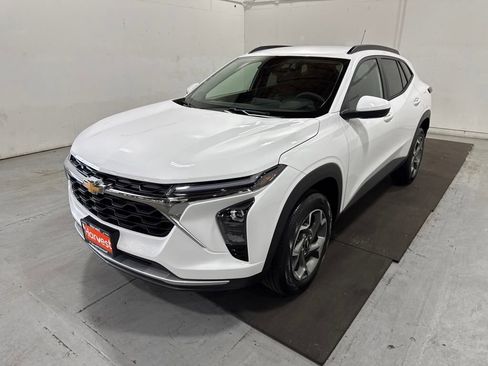 New 2025 Chevrolet Trax LT w/ Driver Confidence Package image 3