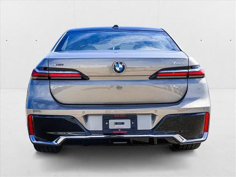 Used 2025 BMW 740i xDrive AWD/4WD image 6