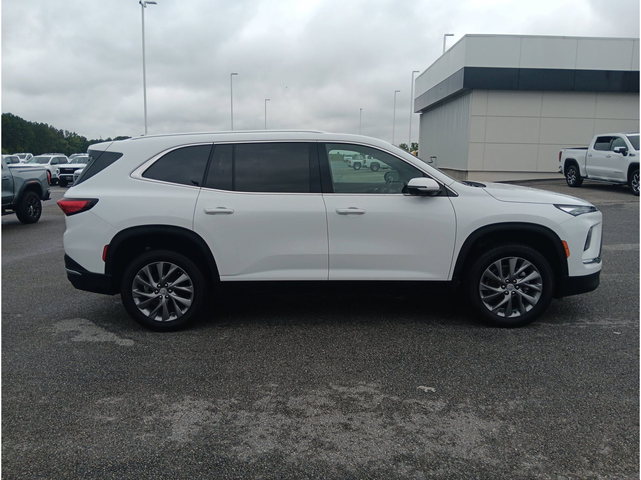 Used 2025 Buick Enclave Preferred FWD image 7