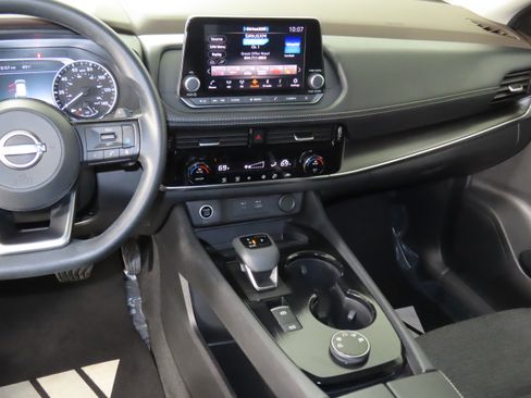 Used 2022 Nissan Rogue SV image 37