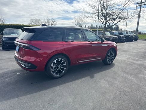 Used 2024 Lincoln Nautilus Reserve AWD/4WD image 4