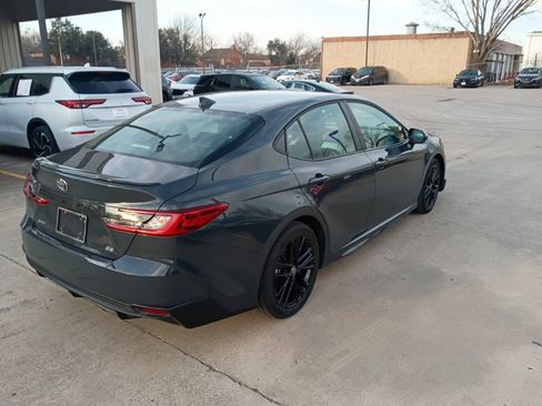 Used 2025 Toyota Camry SE image 9