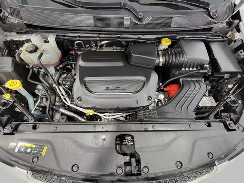 Used 2024 Chrysler Pacifica Touring-L image 8