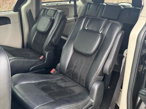 Used 2016 Dodge Grand Caravan SXT image 18