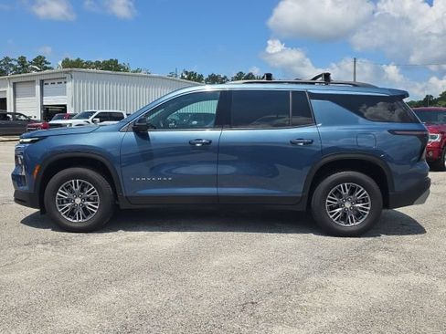 Used 2025 Chevrolet Traverse LT w/ LPO, Floor Liner Package FWD image 2