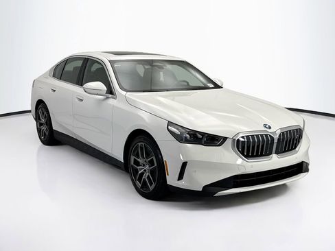Certified 2026 BMW i5 eDrive40 w/ Premium Package RWD image 3