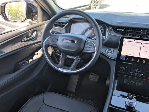 New 2025 Jeep Grand Cherokee Limited image 11