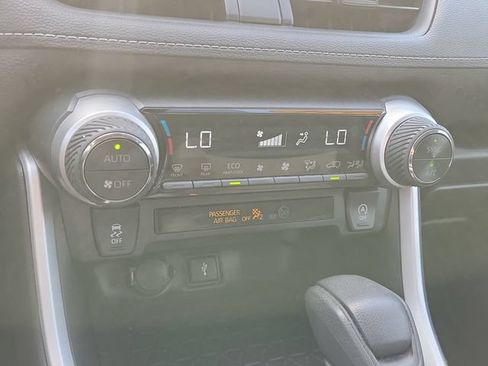 Used 2021 Toyota RAV4 XLE FWD image 34