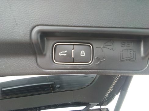 Used 2022 Ford Explorer XLT w/ XLT Sport Appearance Package AWD/4WD image 9