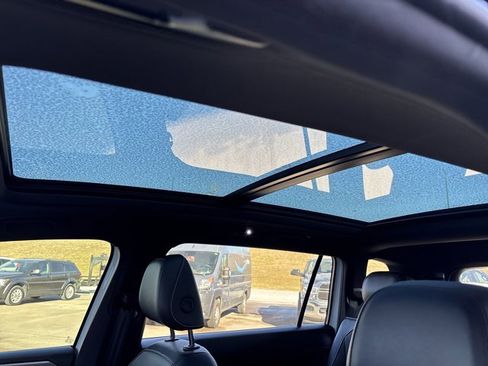 Used 2023 Volkswagen Tiguan SE R-Line image 17