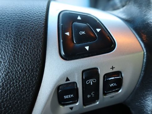 Used 2014 Ford Explorer XLT w/ Equipment Group 202A AWD/4WD image 32
